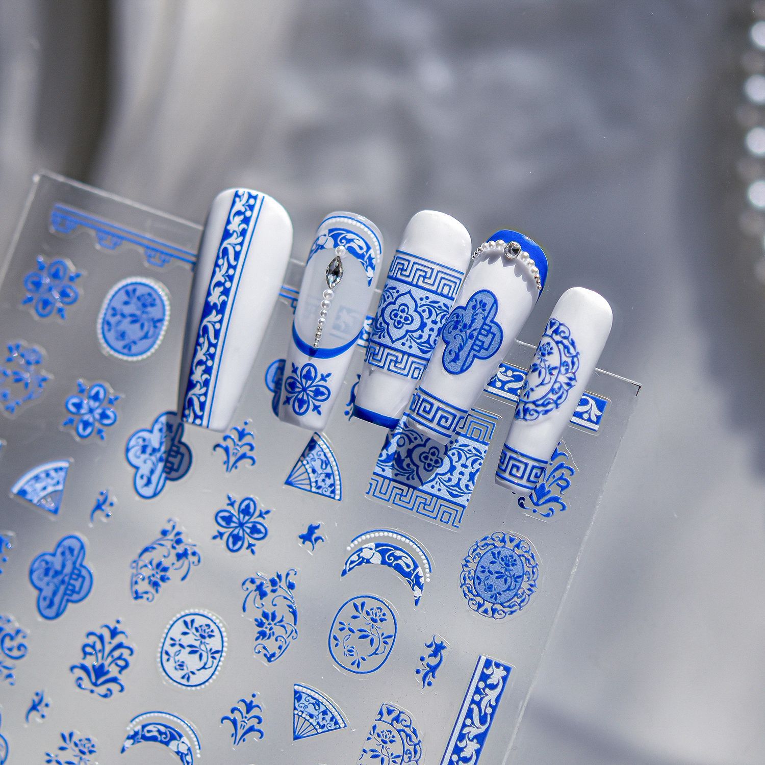 Traceless Blue White Porcelain - Nail Art Van Gogh recensione e prezzo